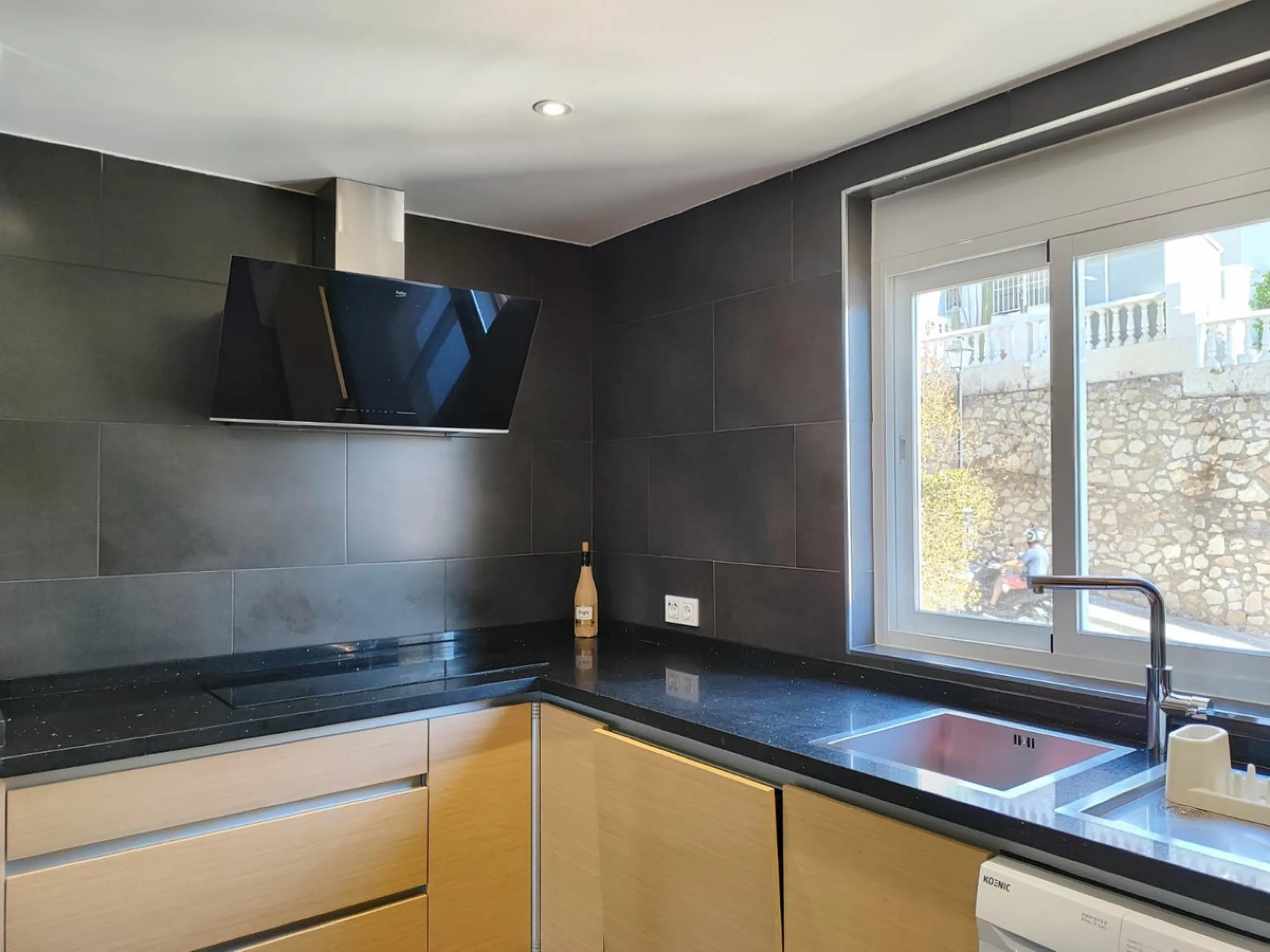 Apartment - Middle Floor Apartment в продаже в Fuengirola, Málaga. В доме 4 спален и 4 ванных комнат. Площадь дома 190 м²