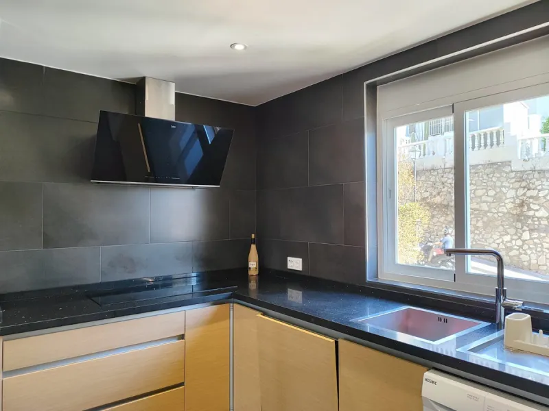 Apartment - Middle Floor Apartment в продаже в Fuengirola, Málaga. В доме 4 спален и 4 ванных комнат. Площадь дома 190 м²