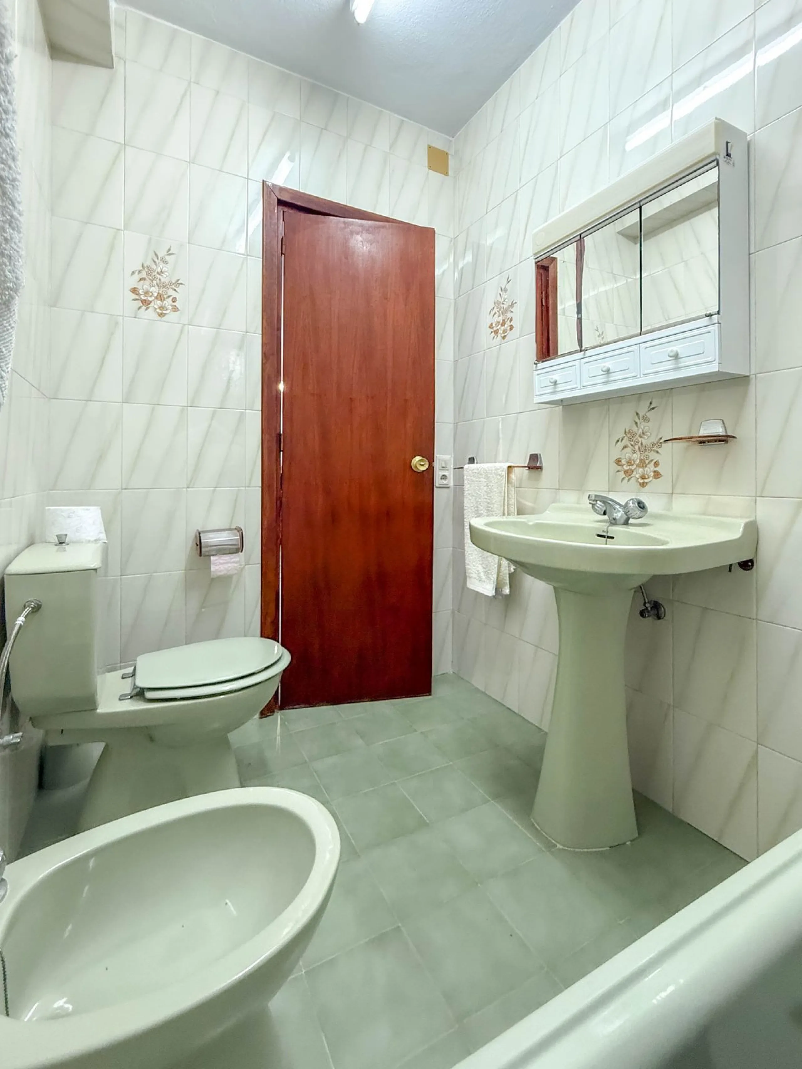House - Finca - Cortijo в продаже в Guaro, Málaga. В доме 2 спален и 1 ванных комнат. Площадь дома 72 м². Площадь участка 36000 м²