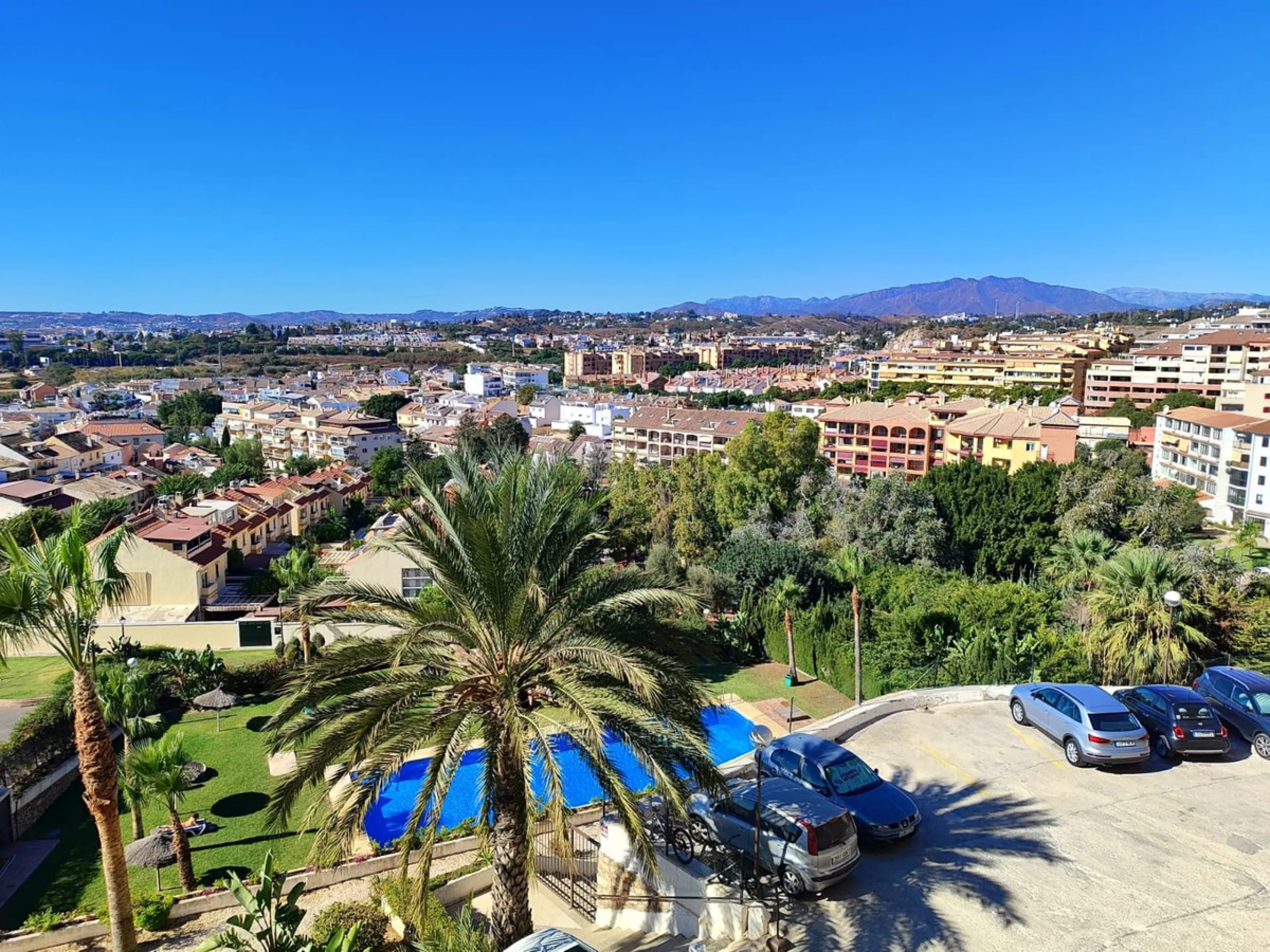 Apartment - Middle Floor Apartment в продаже в Fuengirola, Málaga. В доме 4 спален и 4 ванных комнат. Площадь дома 190 м²