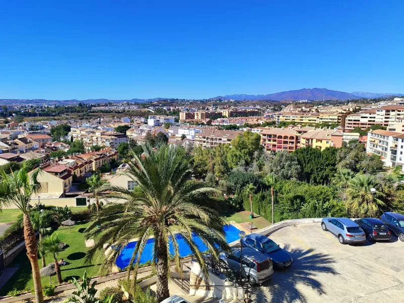 Apartment - Middle Floor Apartment в продаже в Fuengirola, Málaga. В доме 4 спален и 4 ванных комнат. Площадь дома 190 м²