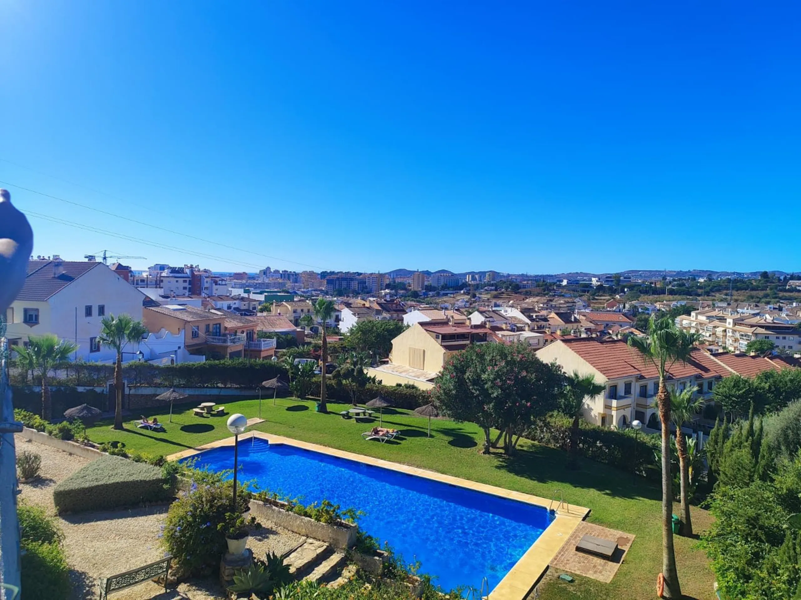 Apartment - Middle Floor Apartment в продаже в Fuengirola, Málaga. В доме 4 спален и 4 ванных комнат. Площадь дома 190 м²
