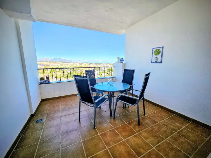 INCREDIBLE VIEWS and Perfect Location on the Costa del Sol! Fantastic Mid-Floor Apartment in Miraflores.
