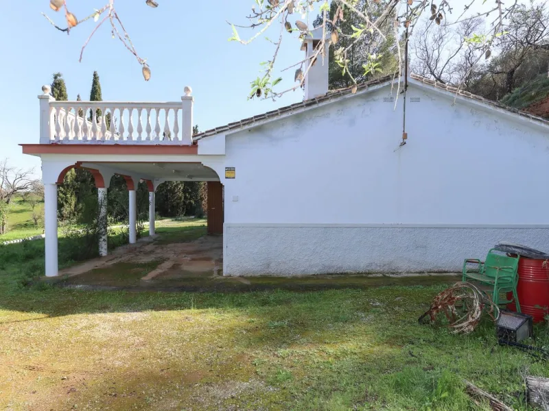 House - Finca - Cortijo в продаже в Guaro, Málaga. В доме 2 спален и 1 ванных комнат. Площадь дома 72 м². Площадь участка 36000 м²