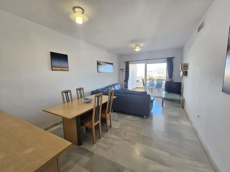 INCREDIBLE VIEWS and Perfect Location on the Costa del Sol! Fantastic Mid-Floor Apartment in Miraflores.