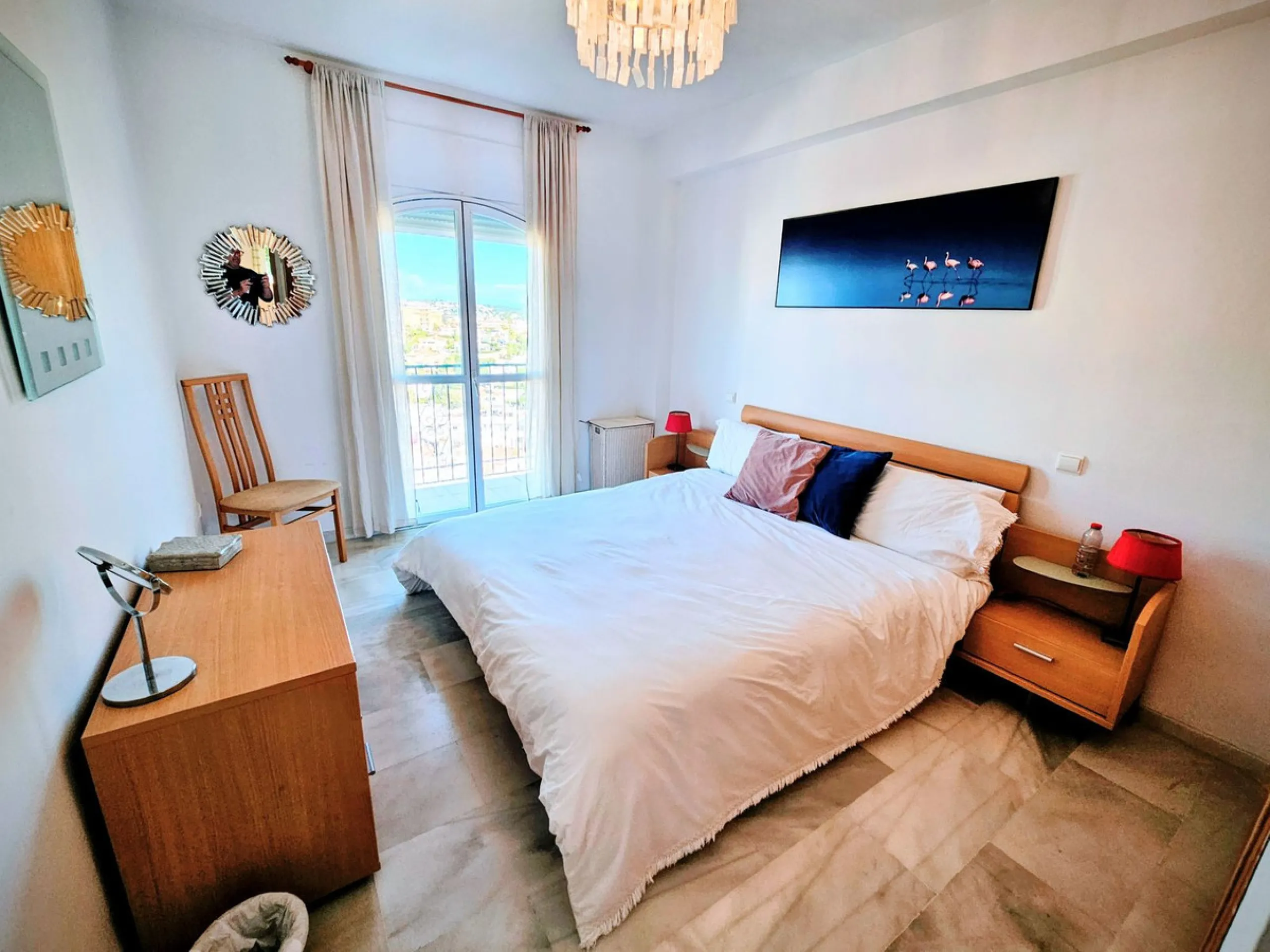 INCREDIBLE VIEWS and Perfect Location on the Costa del Sol! Fantastic Mid-Floor Apartment in Miraflores.