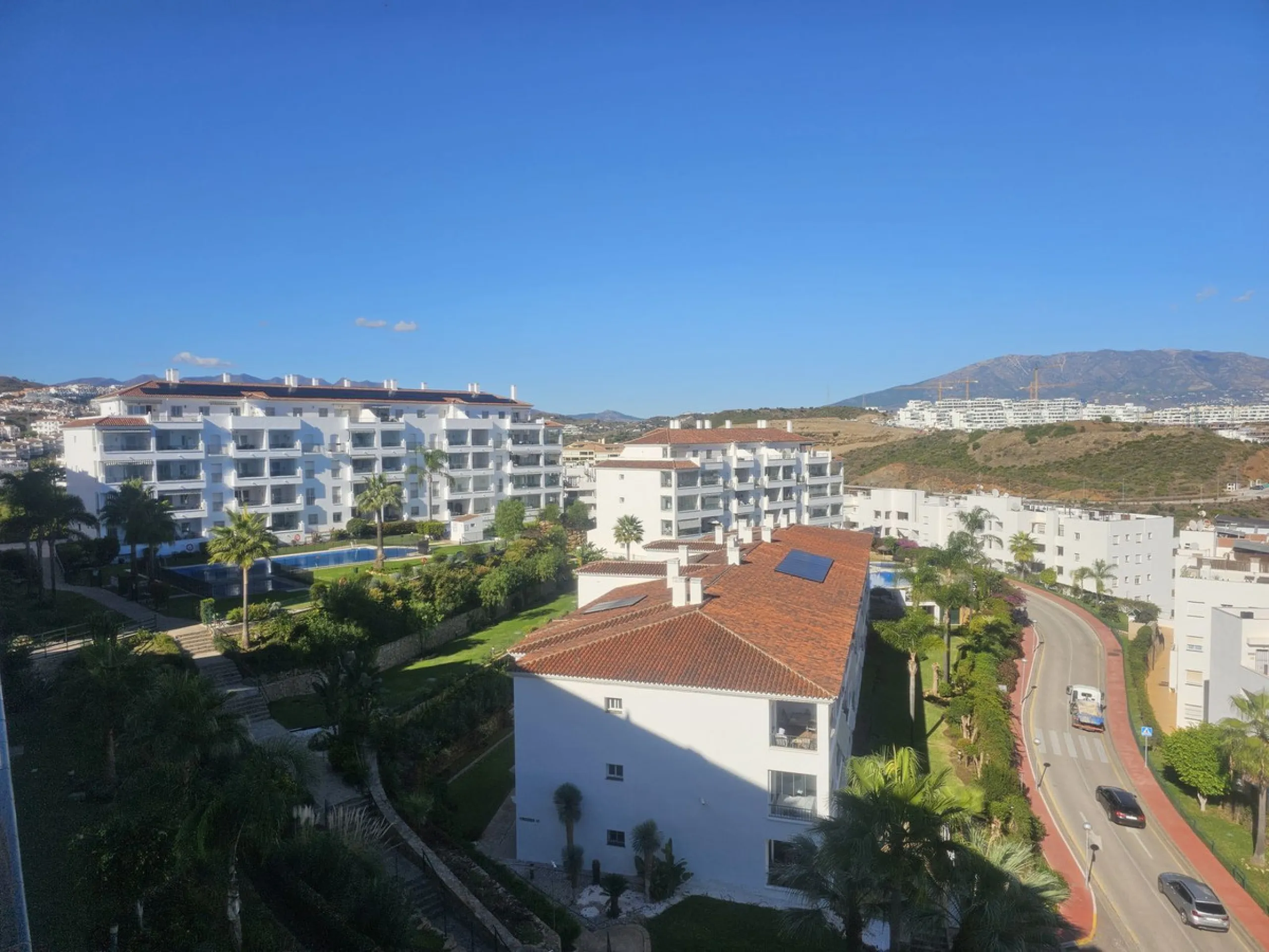INCREDIBLE VIEWS and Perfect Location on the Costa del Sol! Fantastic Mid-Floor Apartment in Miraflores.