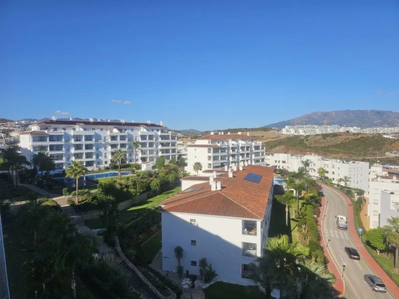 INCREDIBLE VIEWS and Perfect Location on the Costa del Sol! Fantastic Mid-Floor Apartment in Miraflores.