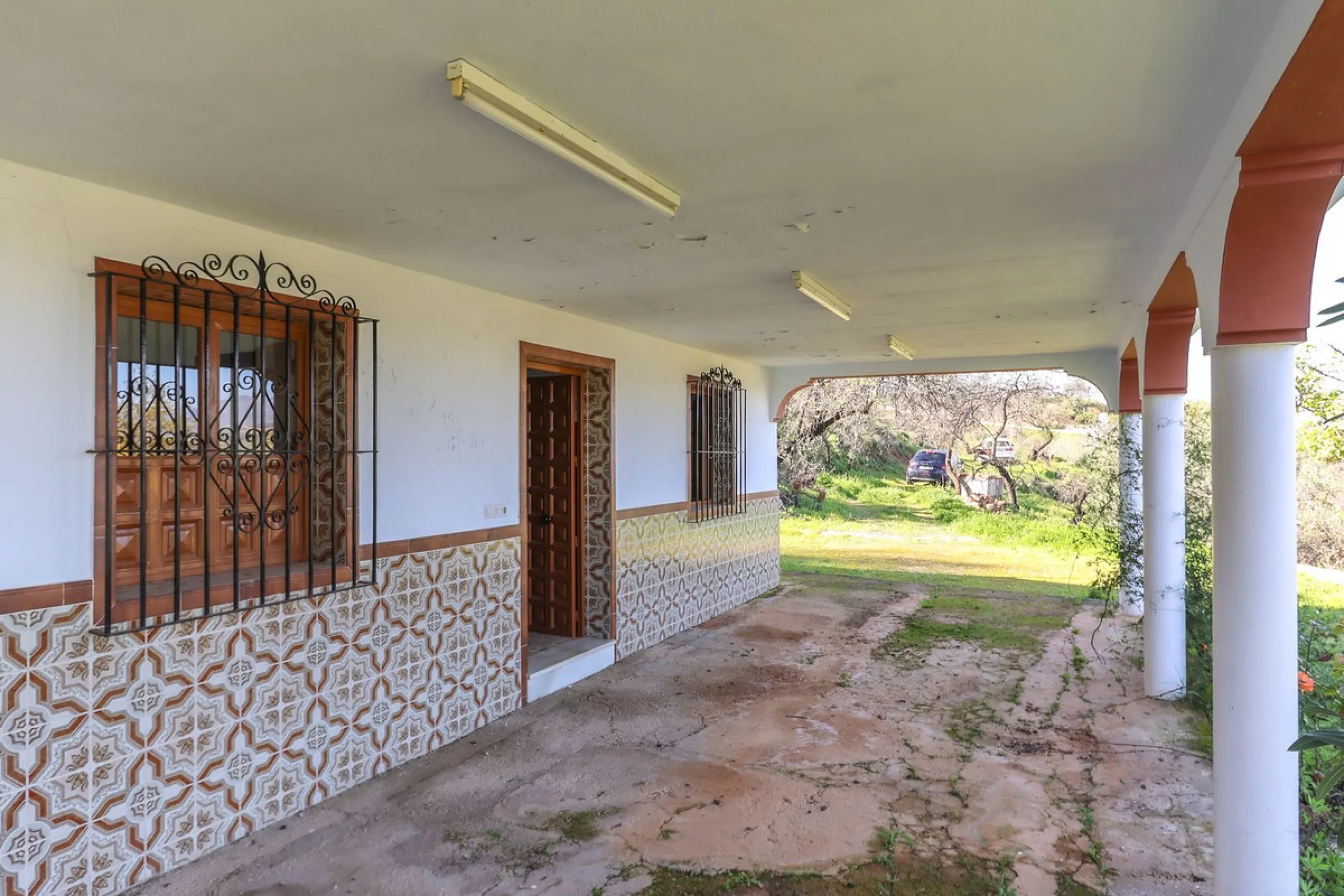 House - Finca - Cortijo в продаже в Guaro, Málaga. В доме 2 спален и 1 ванных комнат. Площадь дома 72 м². Площадь участка 36000 м²