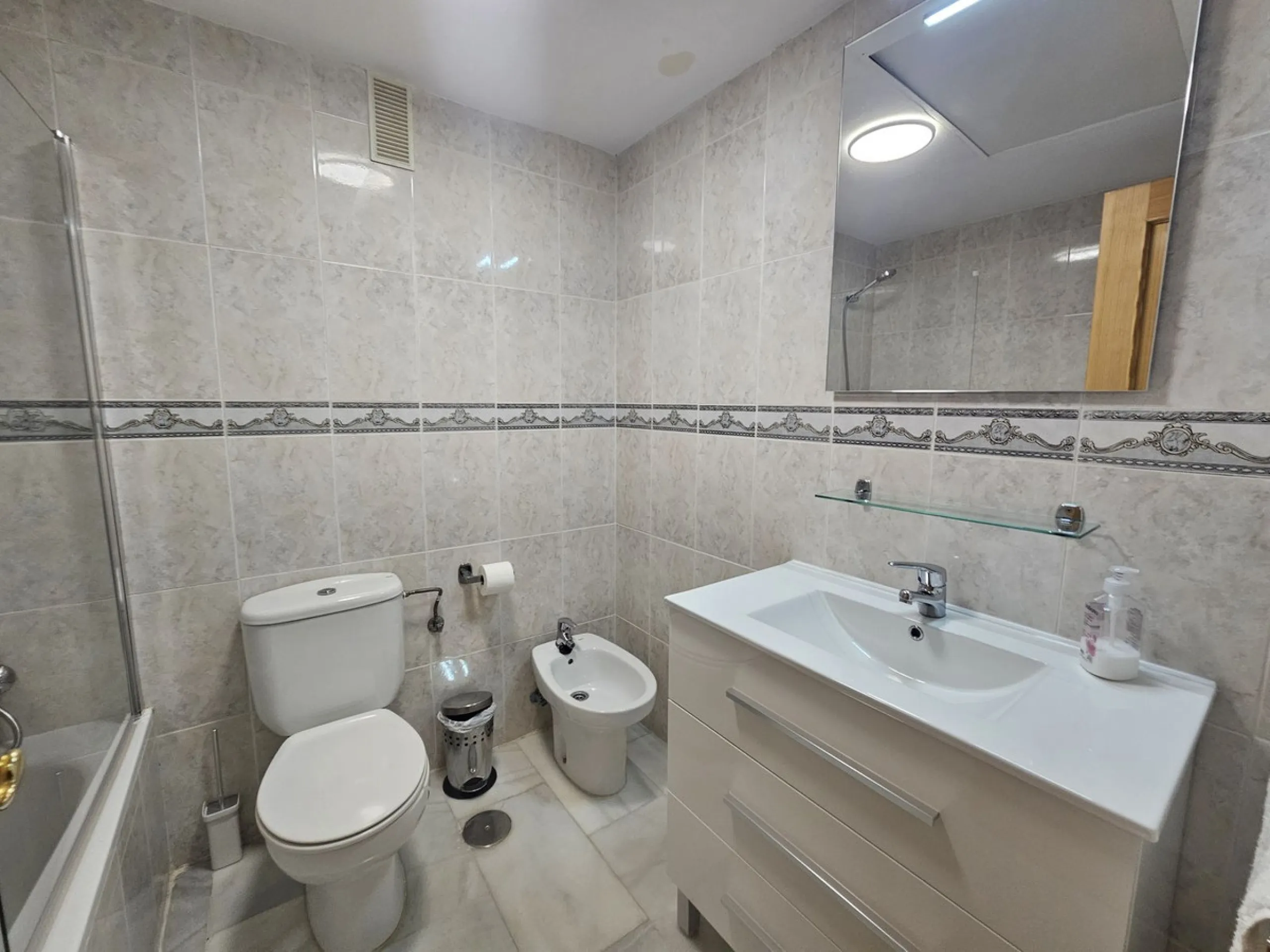 INCREDIBLE VIEWS and Perfect Location on the Costa del Sol! Fantastic Mid-Floor Apartment in Miraflores.
