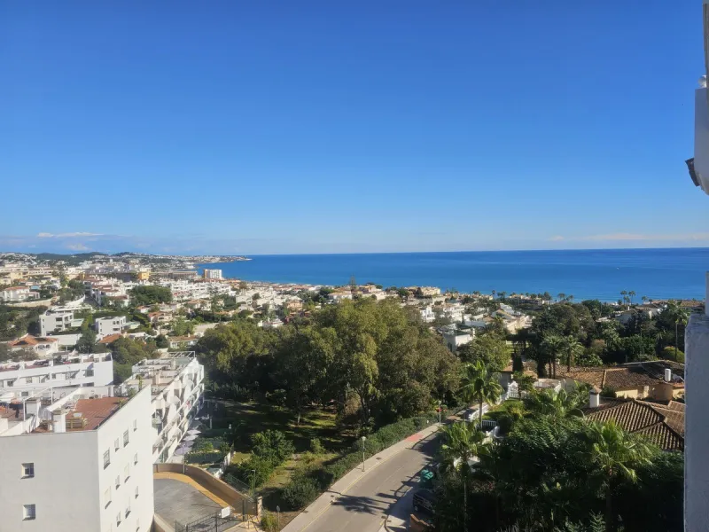 INCREDIBLE VIEWS and Perfect Location on the Costa del Sol! Fantastic Mid-Floor Apartment in Miraflores.