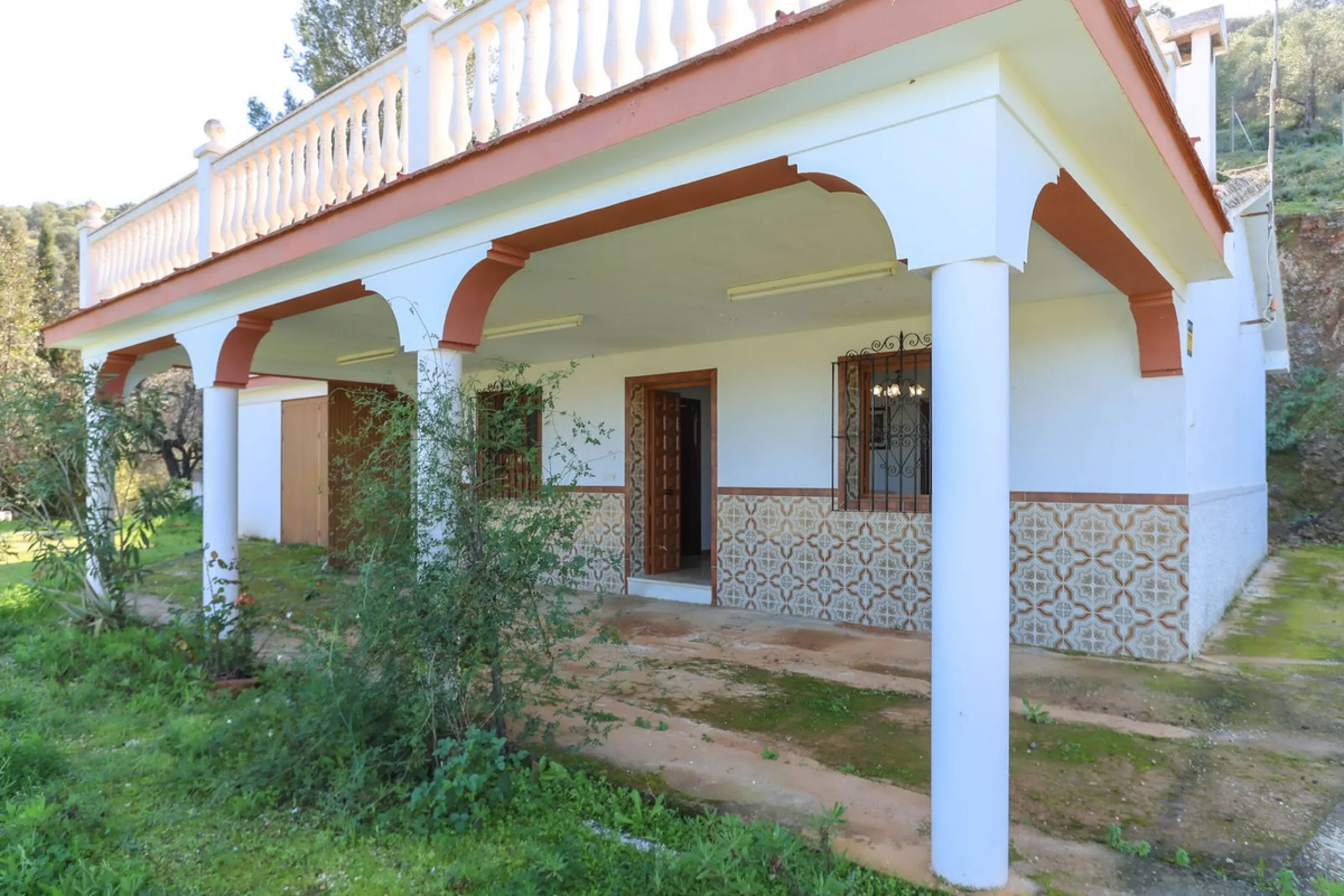 House - Finca - Cortijo в продаже в Guaro, Málaga. В доме 2 спален и 1 ванных комнат. Площадь дома 72 м². Площадь участка 36000 м²