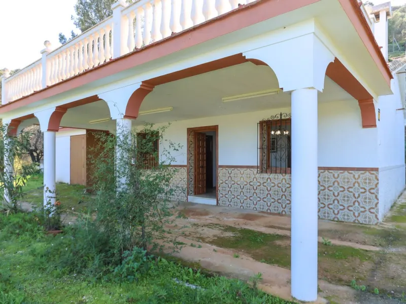 House - Finca - Cortijo в продаже в Guaro, Málaga. В доме 2 спален и 1 ванных комнат. Площадь дома 72 м². Площадь участка 36000 м²