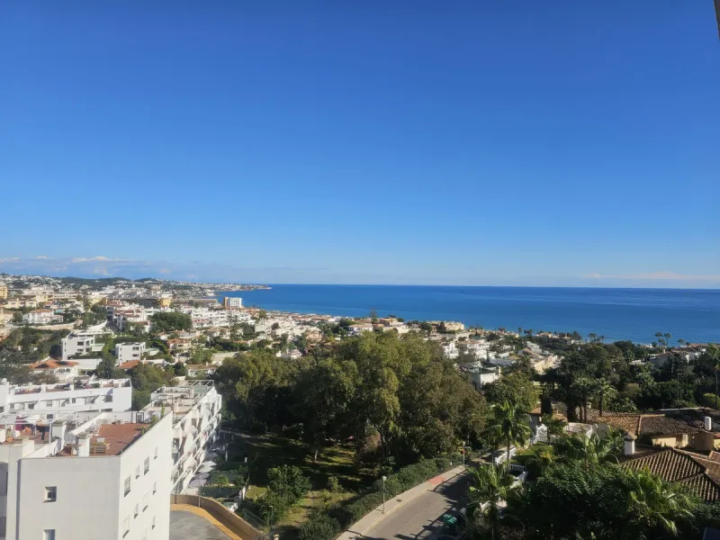INCREDIBLE VIEWS and Perfect Location on the Costa del Sol! Fantastic Mid-Floor Apartment in Miraflores.