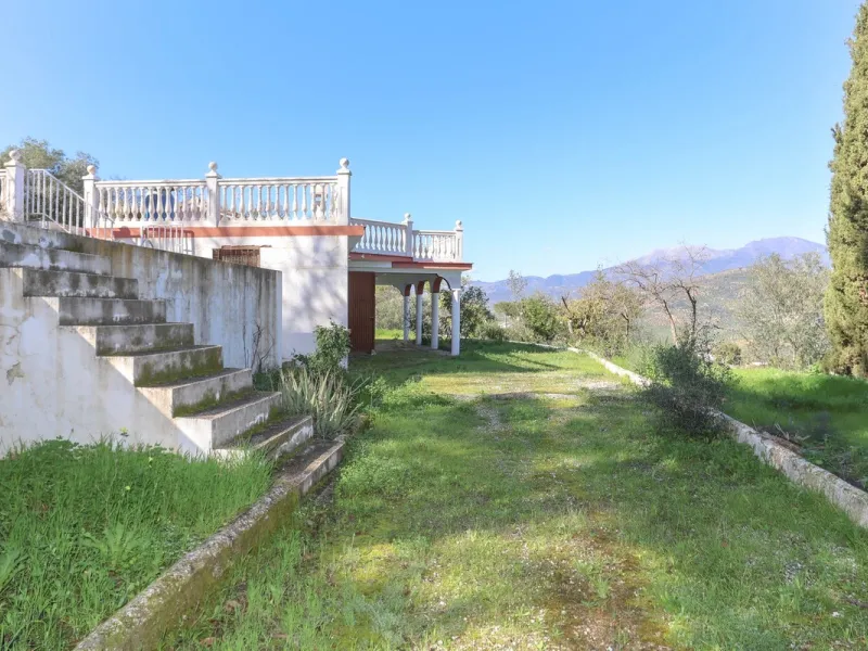 House - Finca - Cortijo в продаже в Guaro, Málaga. В доме 2 спален и 1 ванных комнат. Площадь дома 72 м². Площадь участка 36000 м²