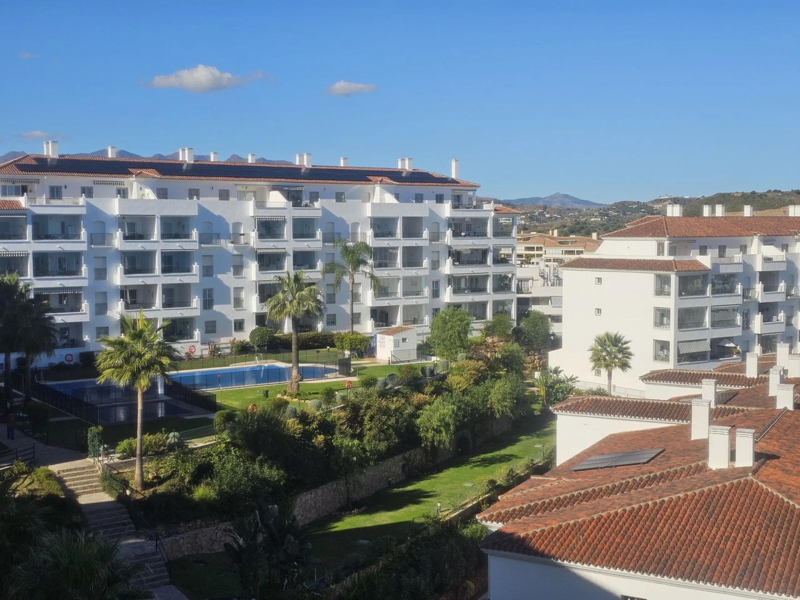 INCREDIBLE VIEWS and Perfect Location on the Costa del Sol! Fantastic Mid-Floor Apartment in Miraflores.