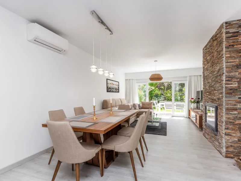 Frontline golf, fully renovated townhouse in Peñablanca, a gated complex by the Aloha Golf Club, Nueva Andalucía, just 3km away from Puerto Banús. Southwest facing and built on 2 levels, property comprises: entrance hall; living/dining room with fireplace