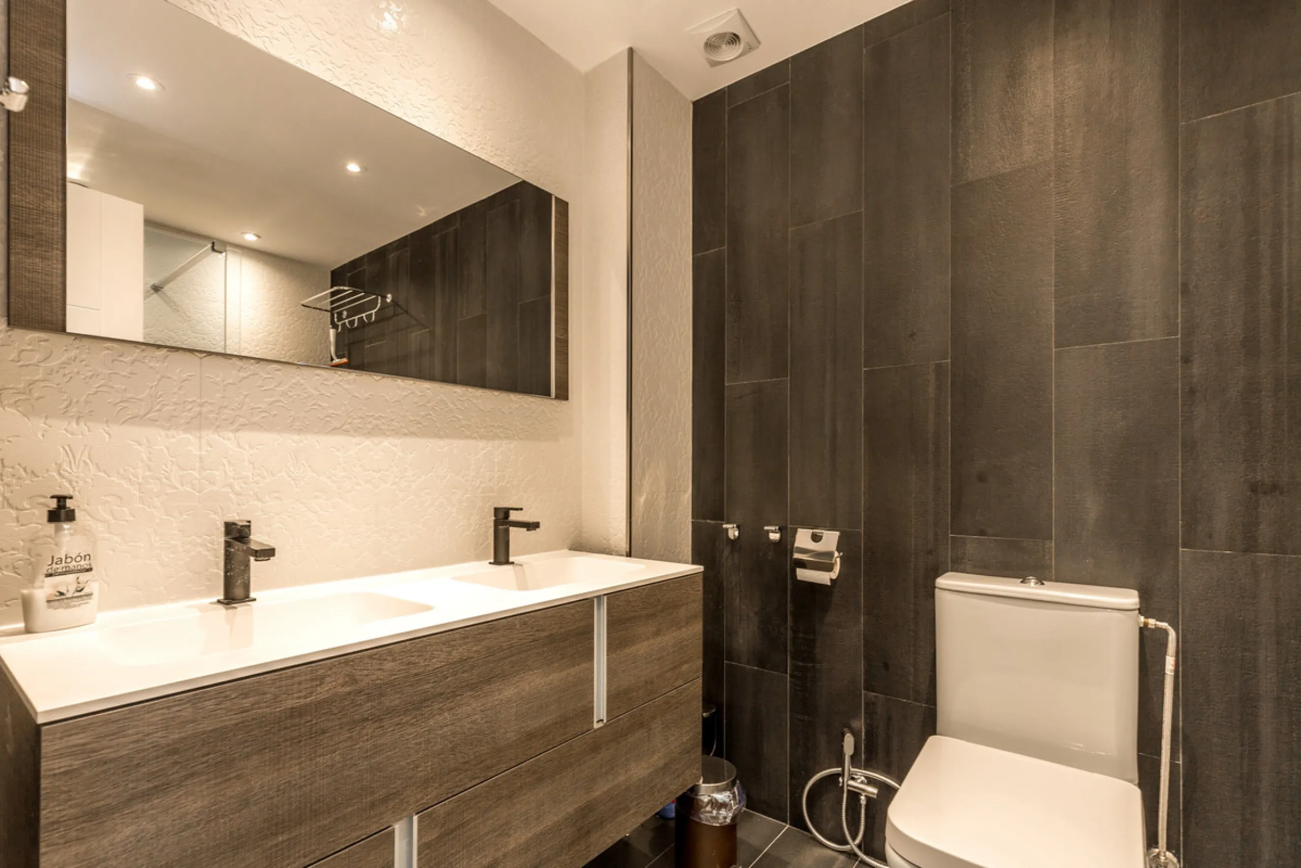House - Townhouse в продаже в Marbella, Málaga. В доме 2 спален и 2 ванных комнат. Площадь дома 125 м²