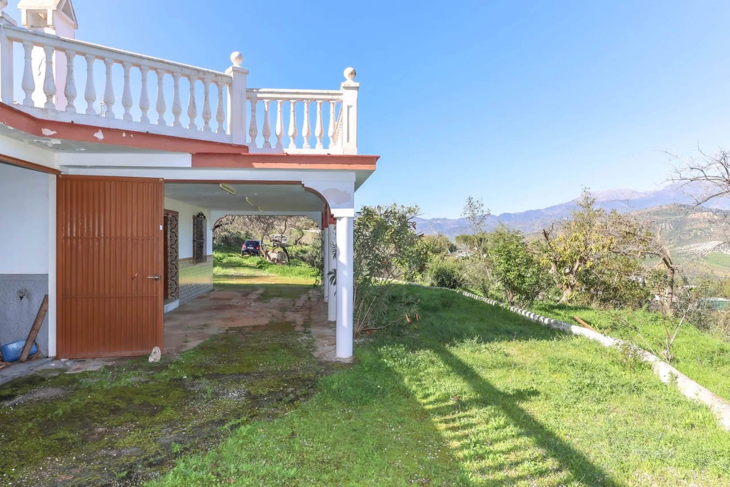 House - Finca - Cortijo в продаже в Guaro, Málaga. В доме 2 спален и 1 ванных комнат. Площадь дома 72 м². Площадь участка 36000 м²