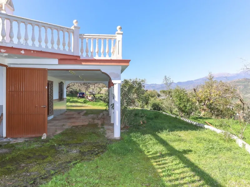 House - Finca - Cortijo в продаже в Guaro, Málaga. В доме 2 спален и 1 ванных комнат. Площадь дома 72 м². Площадь участка 36000 м²