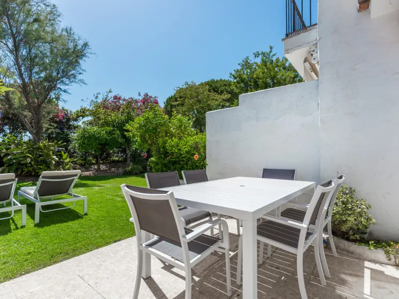 House - Townhouse в продаже в Marbella, Málaga. В доме 2 спален и 2 ванных комнат. Площадь дома 125 м²