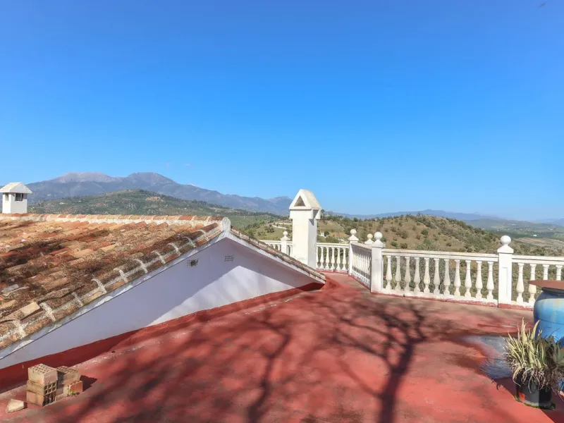 House - Finca - Cortijo в продаже в Guaro, Málaga. В доме 2 спален и 1 ванных комнат. Площадь дома 72 м². Площадь участка 36000 м²