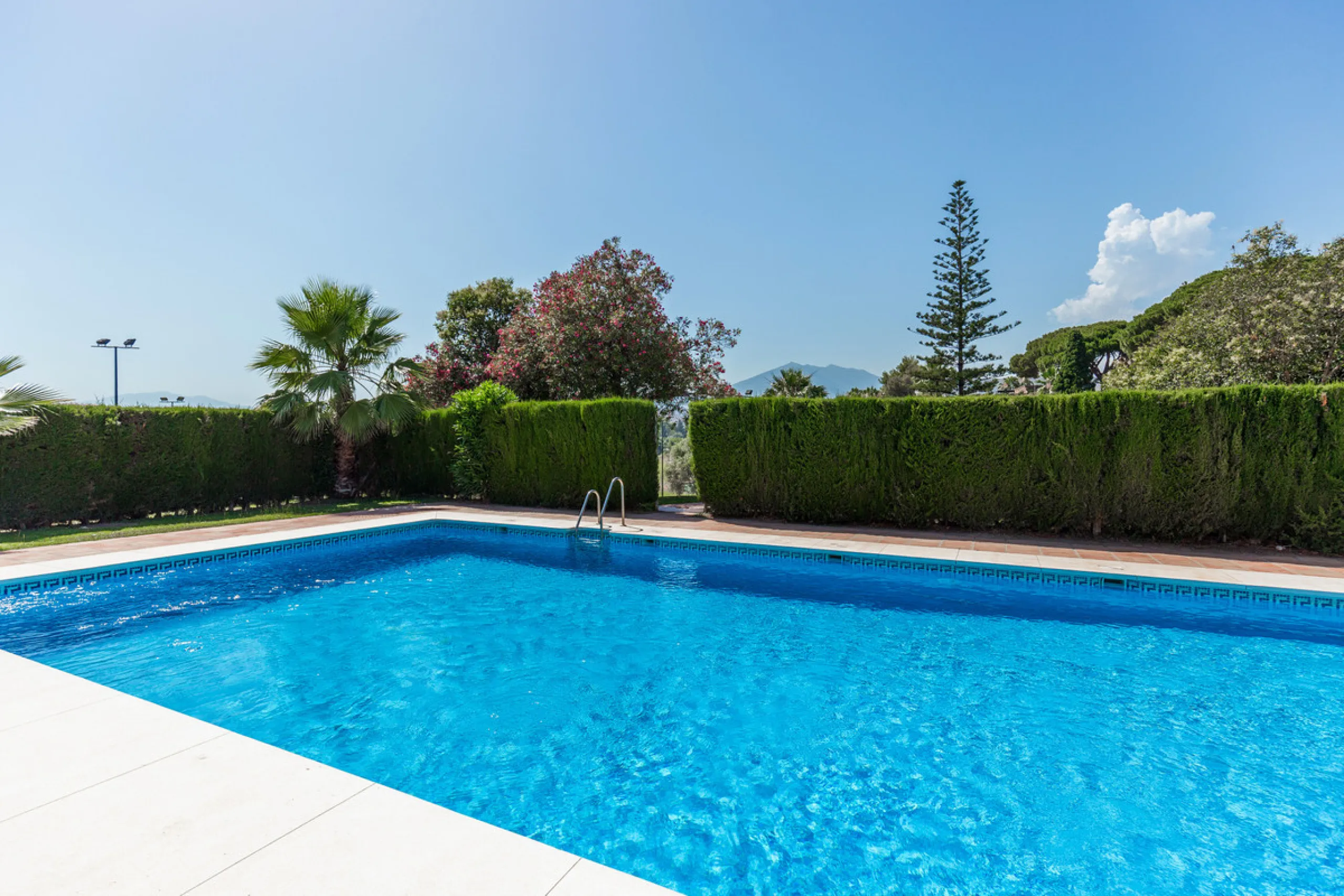 House - Townhouse в продаже в Marbella, Málaga. В доме 2 спален и 2 ванных комнат. Площадь дома 125 м²