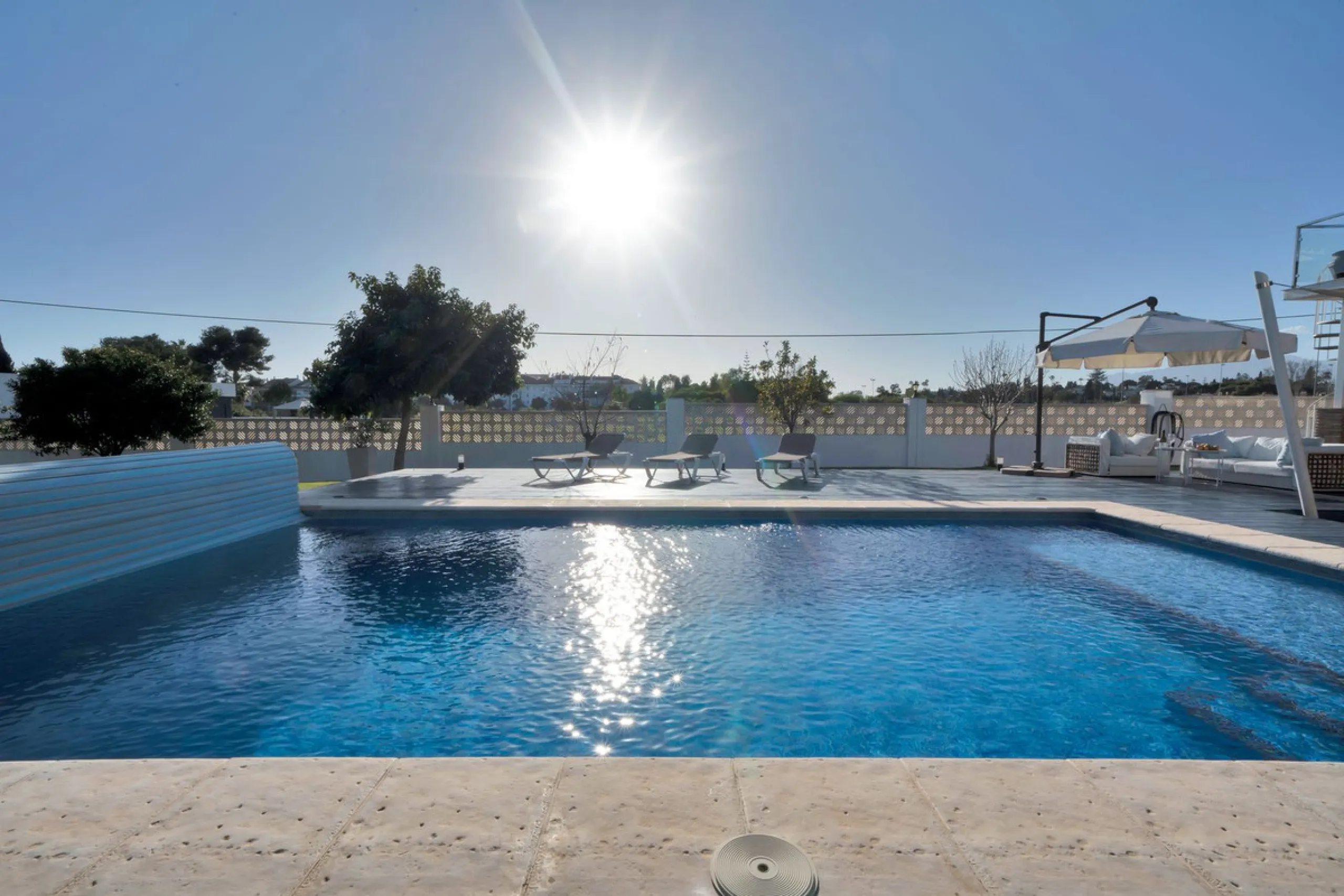 We are proud to represent this exclusive elegant and modern villa located beachside in the desirable area of San Pedro – The location is ideally situated within walking distance to the centre of San Pedro, which is full of fabulous bars & restaurants, the