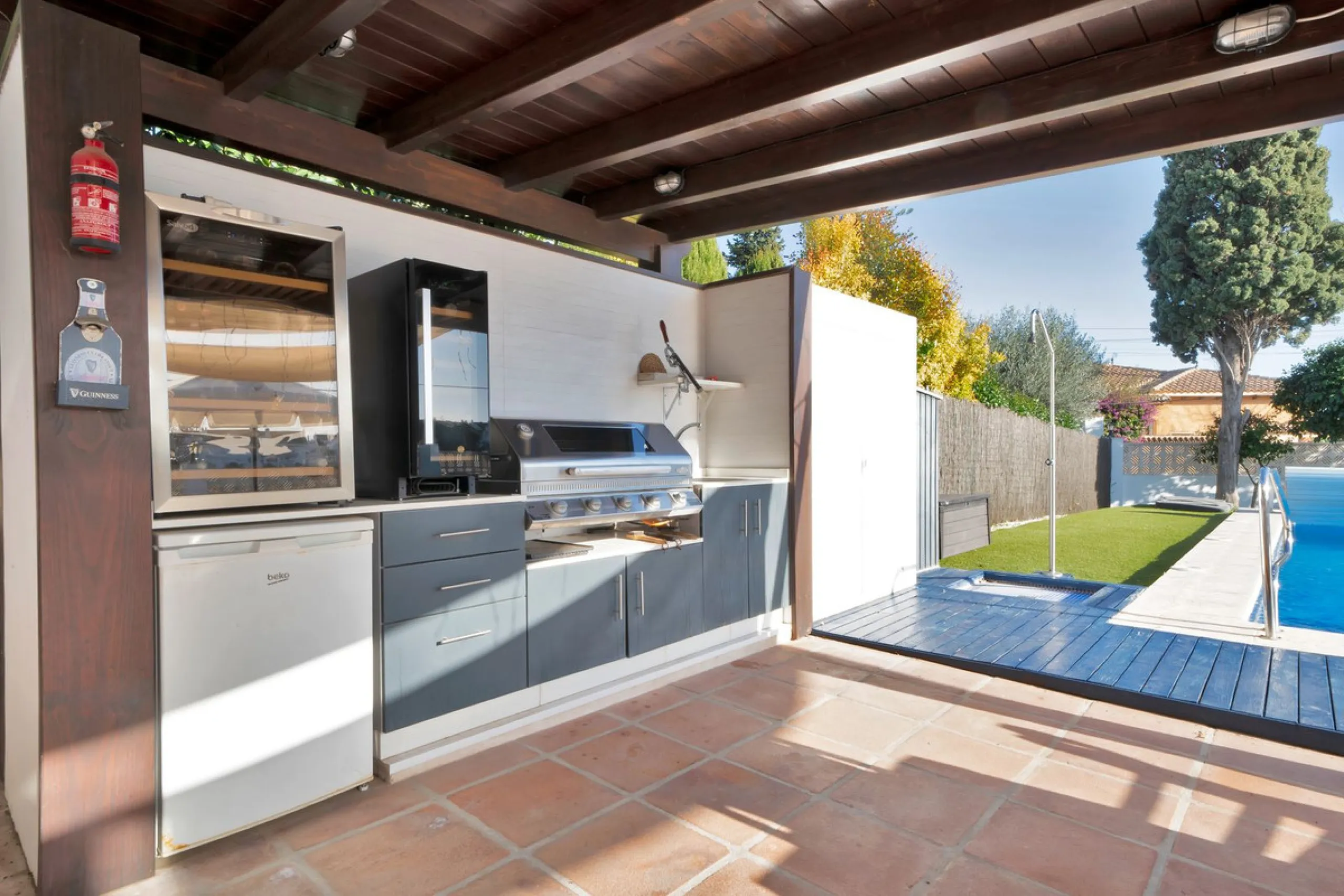 We are proud to represent this exclusive elegant and modern villa located beachside in the desirable area of San Pedro – The location is ideally situated within walking distance to the centre of San Pedro, which is full of fabulous bars & restaurants, the