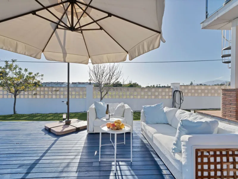 We are proud to represent this exclusive elegant and modern villa located beachside in the desirable area of San Pedro – The location is ideally situated within walking distance to the centre of San Pedro, which is full of fabulous bars & restaurants, the