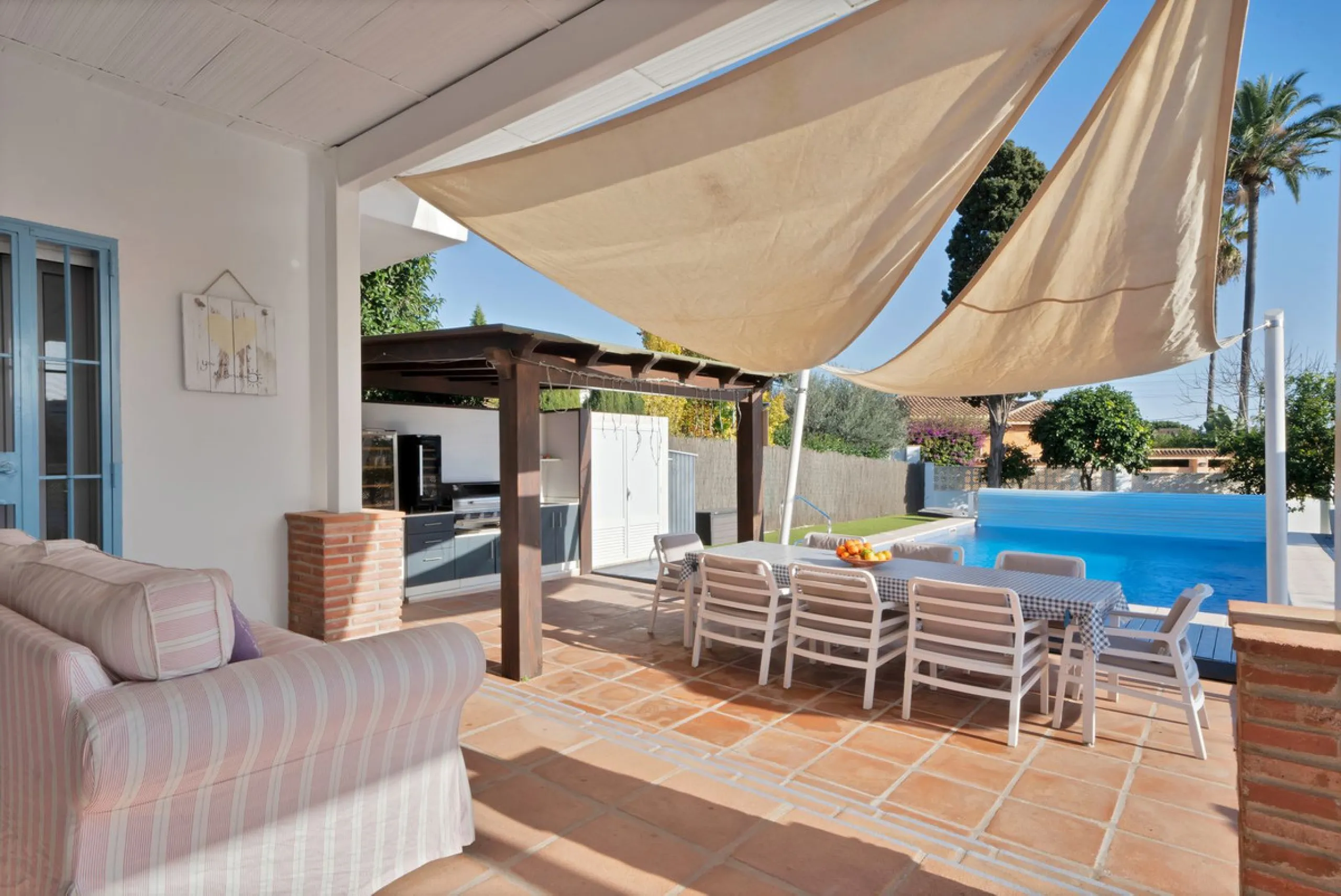 We are proud to represent this exclusive elegant and modern villa located beachside in the desirable area of San Pedro – The location is ideally situated within walking distance to the centre of San Pedro, which is full of fabulous bars & restaurants, the