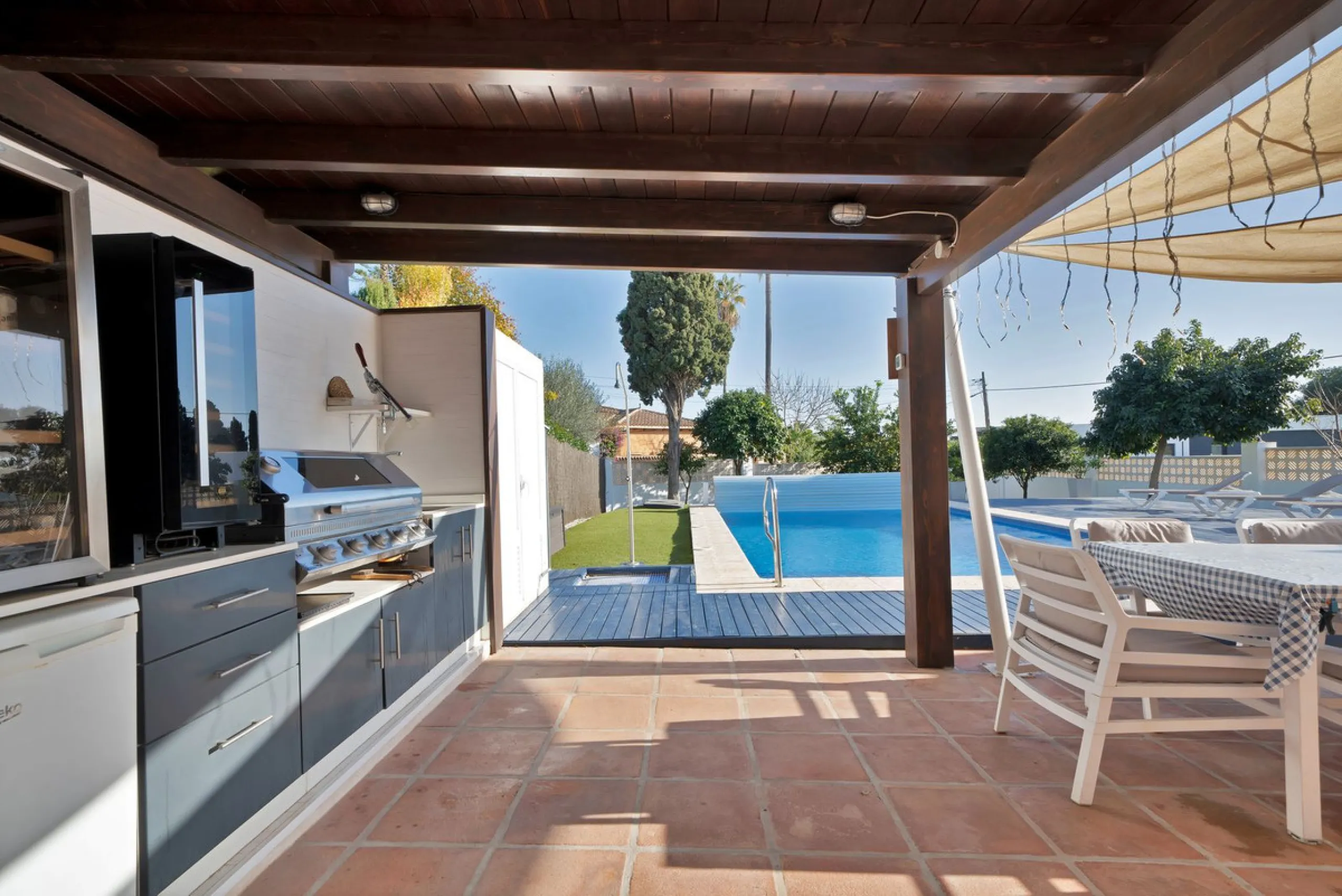 We are proud to represent this exclusive elegant and modern villa located beachside in the desirable area of San Pedro – The location is ideally situated within walking distance to the centre of San Pedro, which is full of fabulous bars & restaurants, the