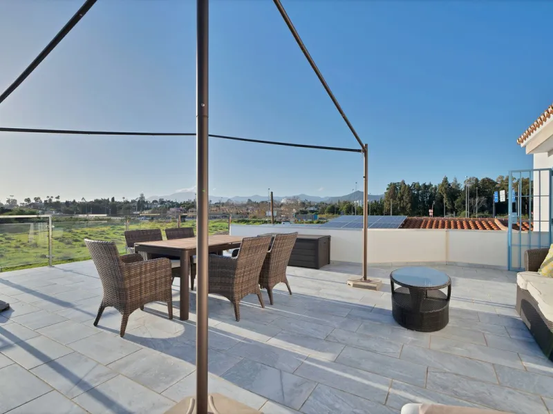 We are proud to represent this exclusive elegant and modern villa located beachside in the desirable area of San Pedro – The location is ideally situated within walking distance to the centre of San Pedro, which is full of fabulous bars & restaurants, the