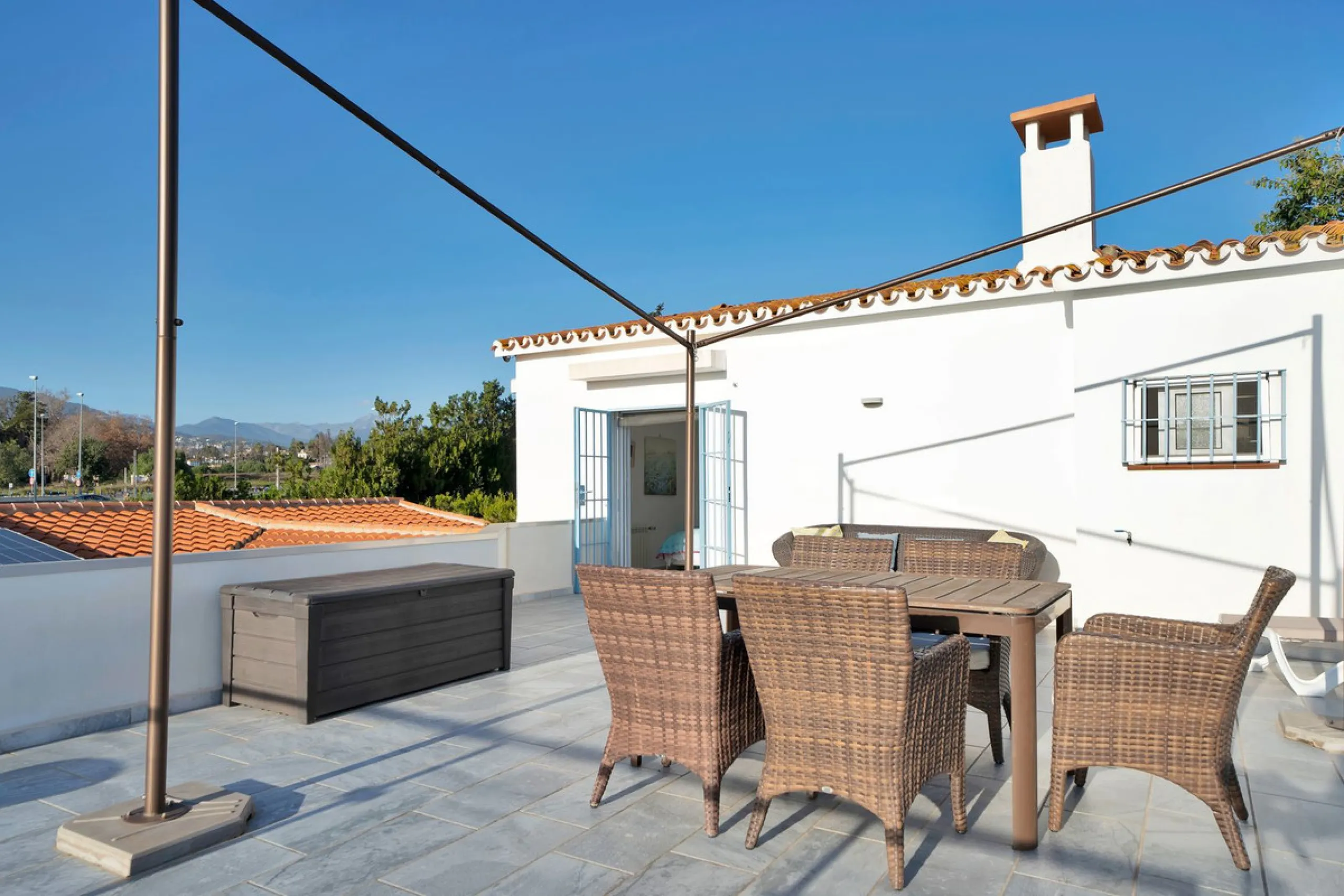 We are proud to represent this exclusive elegant and modern villa located beachside in the desirable area of San Pedro – The location is ideally situated within walking distance to the centre of San Pedro, which is full of fabulous bars & restaurants, the