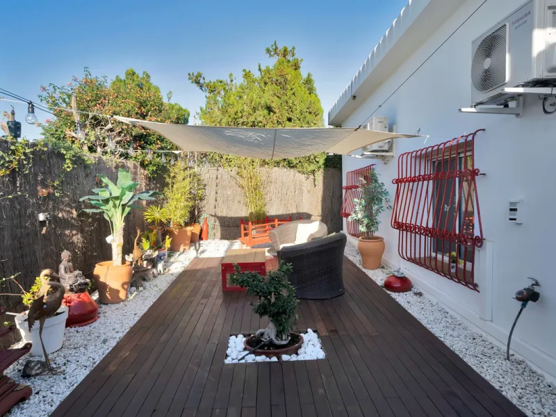 We are proud to represent this exclusive elegant and modern villa located beachside in the desirable area of San Pedro – The location is ideally situated within walking distance to the centre of San Pedro, which is full of fabulous bars & restaurants, the