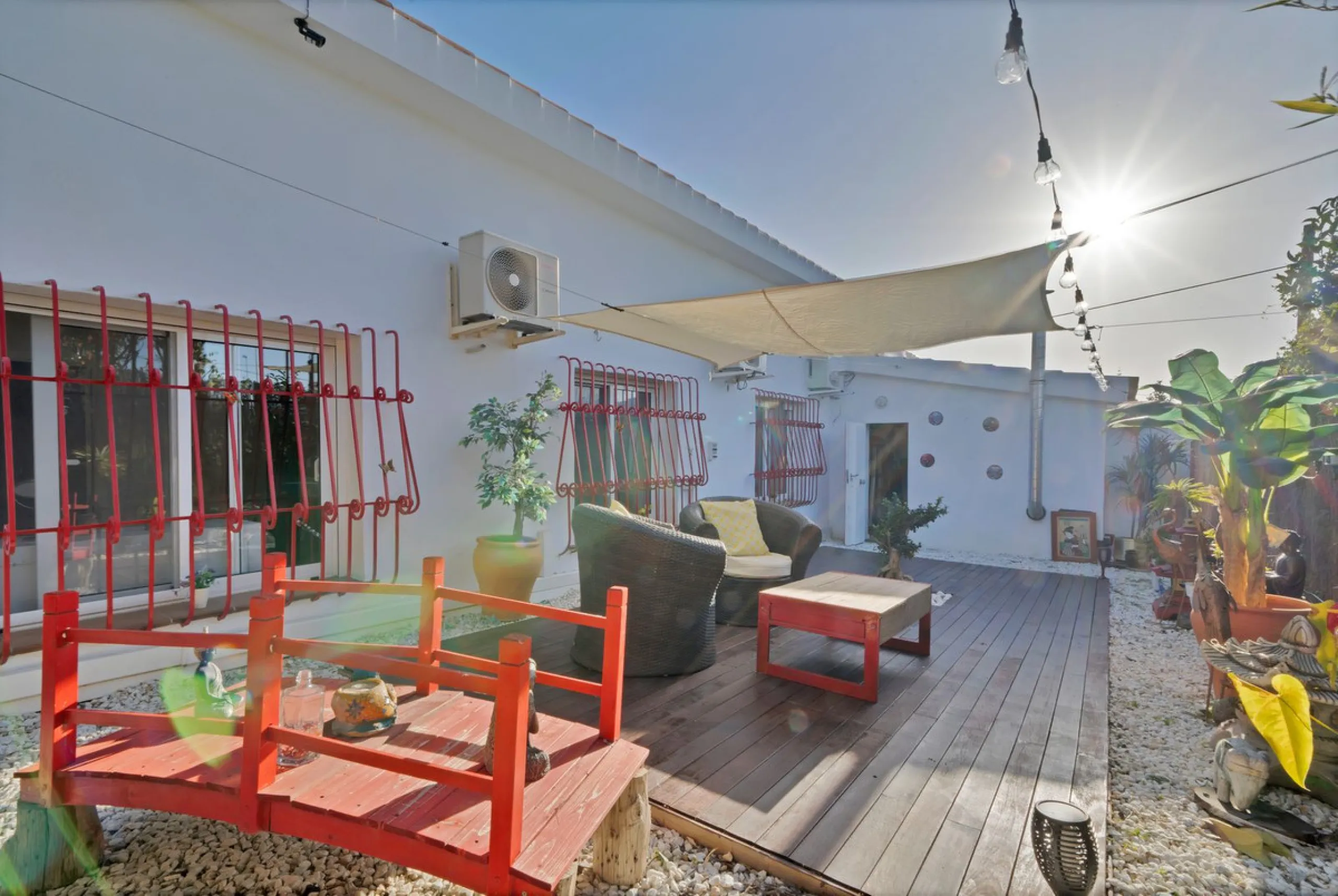We are proud to represent this exclusive elegant and modern villa located beachside in the desirable area of San Pedro – The location is ideally situated within walking distance to the centre of San Pedro, which is full of fabulous bars & restaurants, the