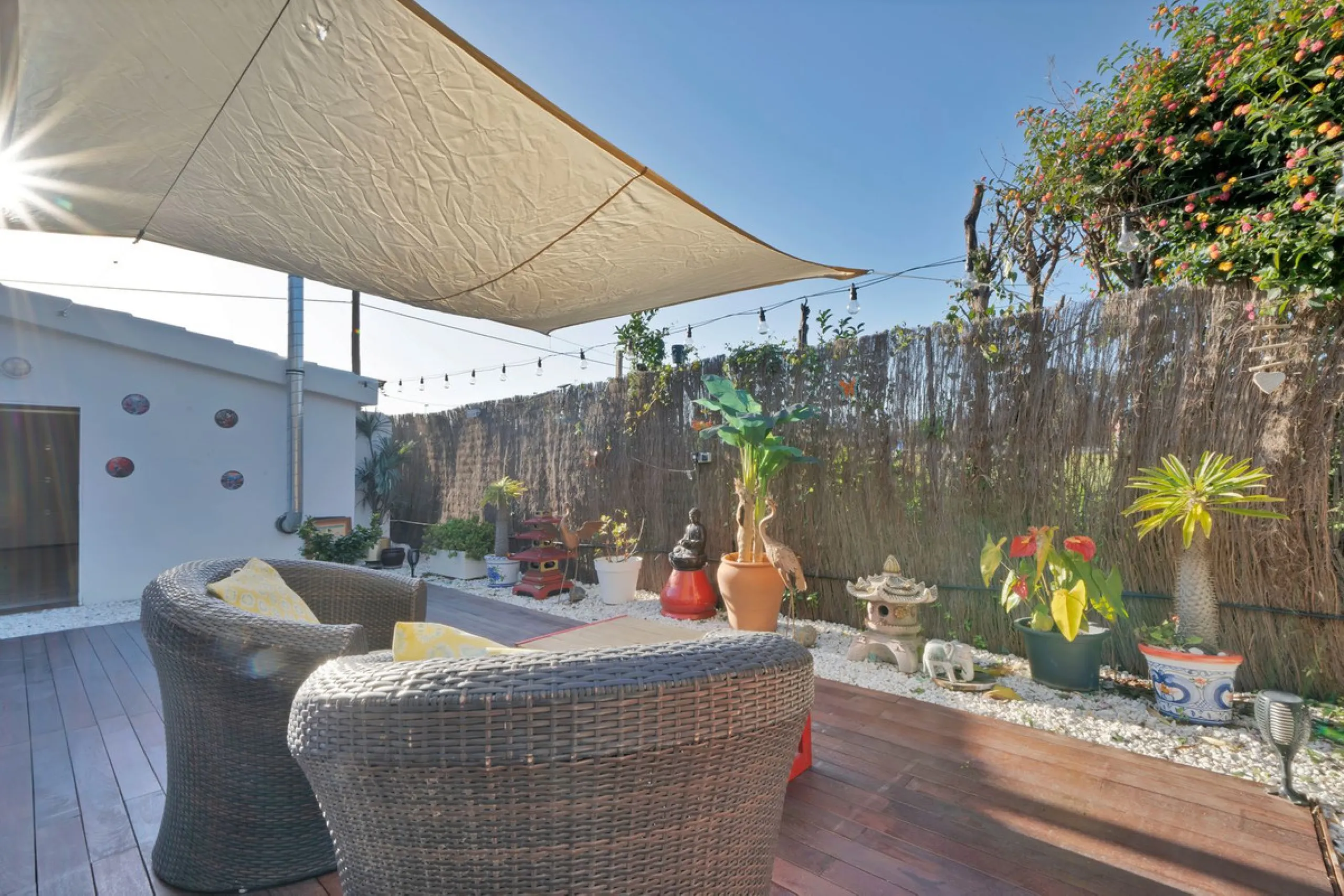 We are proud to represent this exclusive elegant and modern villa located beachside in the desirable area of San Pedro – The location is ideally situated within walking distance to the centre of San Pedro, which is full of fabulous bars & restaurants, the