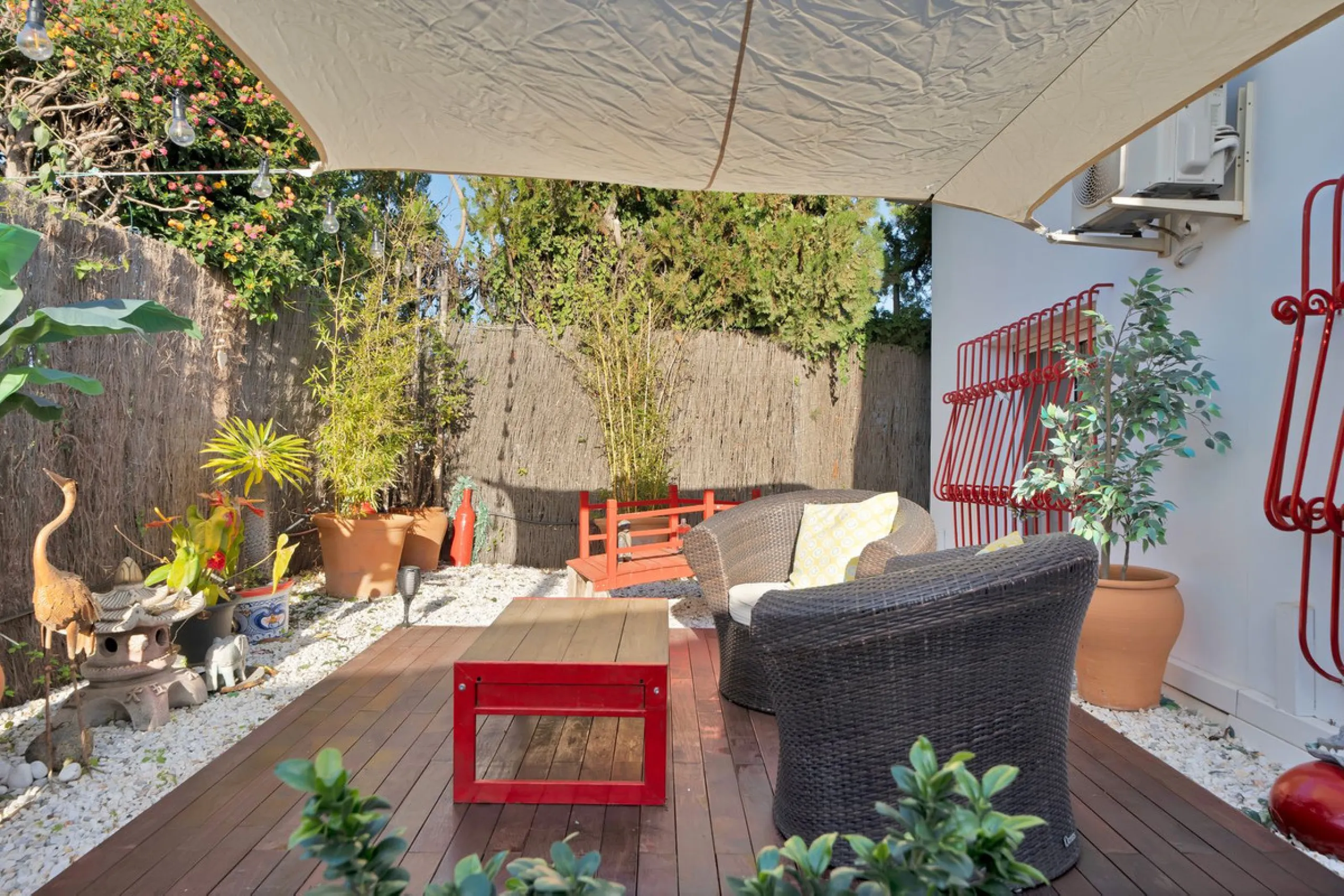 We are proud to represent this exclusive elegant and modern villa located beachside in the desirable area of San Pedro – The location is ideally situated within walking distance to the centre of San Pedro, which is full of fabulous bars & restaurants, the