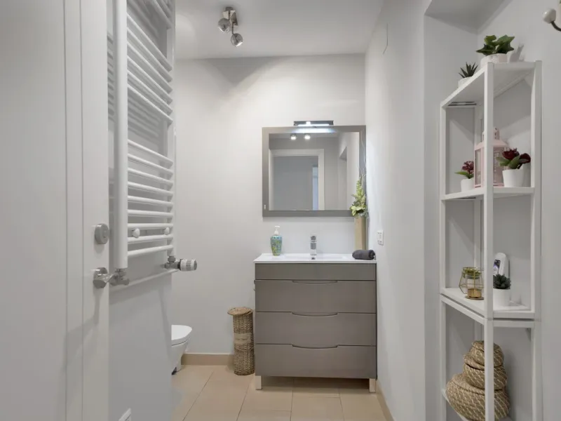 We are proud to represent this exclusive elegant and modern villa located beachside in the desirable area of San Pedro – The location is ideally situated within walking distance to the centre of San Pedro, which is full of fabulous bars & restaurants, the