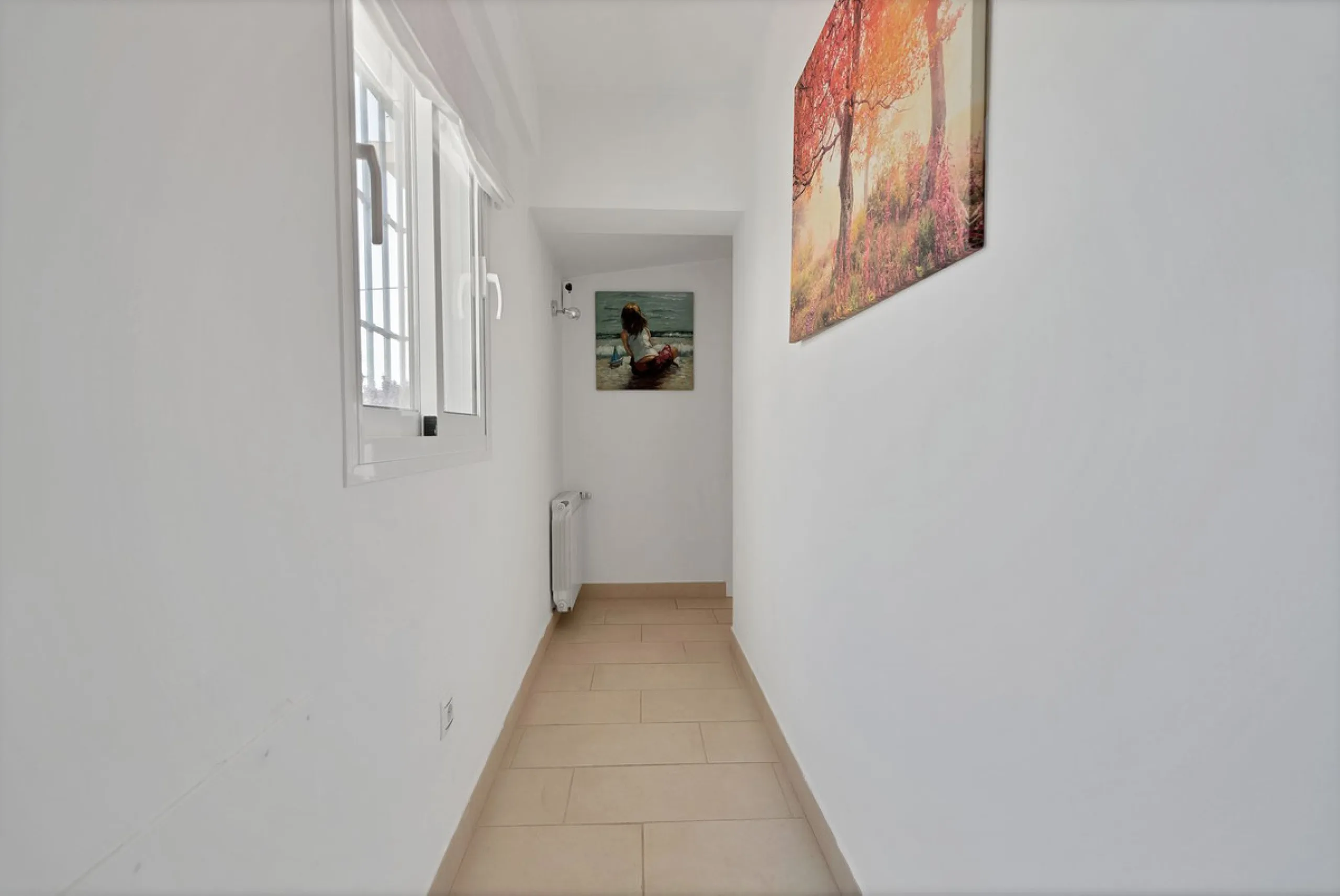 We are proud to represent this exclusive elegant and modern villa located beachside in the desirable area of San Pedro – The location is ideally situated within walking distance to the centre of San Pedro, which is full of fabulous bars & restaurants, the