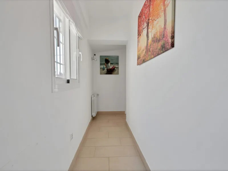 We are proud to represent this exclusive elegant and modern villa located beachside in the desirable area of San Pedro – The location is ideally situated within walking distance to the centre of San Pedro, which is full of fabulous bars & restaurants, the