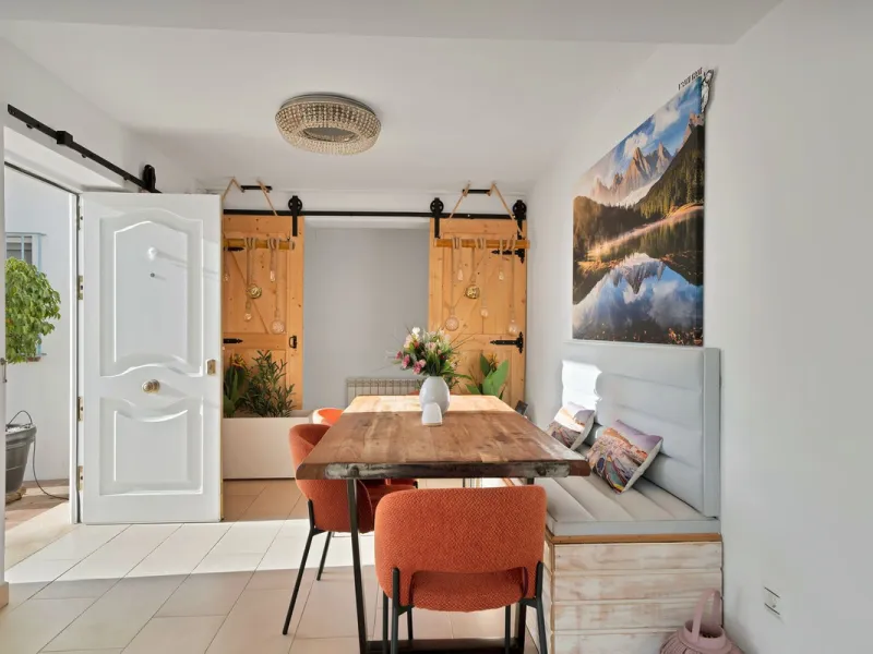 We are proud to represent this exclusive elegant and modern villa located beachside in the desirable area of San Pedro – The location is ideally situated within walking distance to the centre of San Pedro, which is full of fabulous bars & restaurants, the