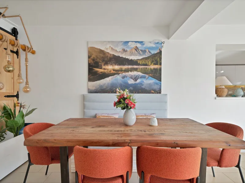 We are proud to represent this exclusive elegant and modern villa located beachside in the desirable area of San Pedro – The location is ideally situated within walking distance to the centre of San Pedro, which is full of fabulous bars & restaurants, the