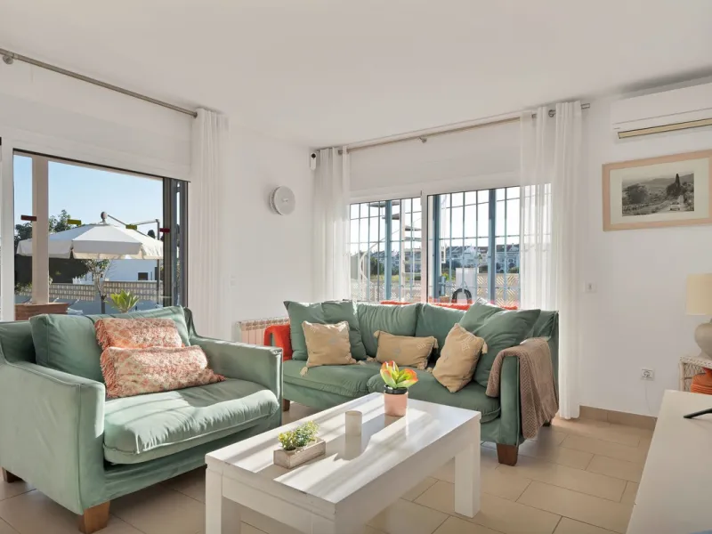 We are proud to represent this exclusive elegant and modern villa located beachside in the desirable area of San Pedro – The location is ideally situated within walking distance to the centre of San Pedro, which is full of fabulous bars & restaurants, the
