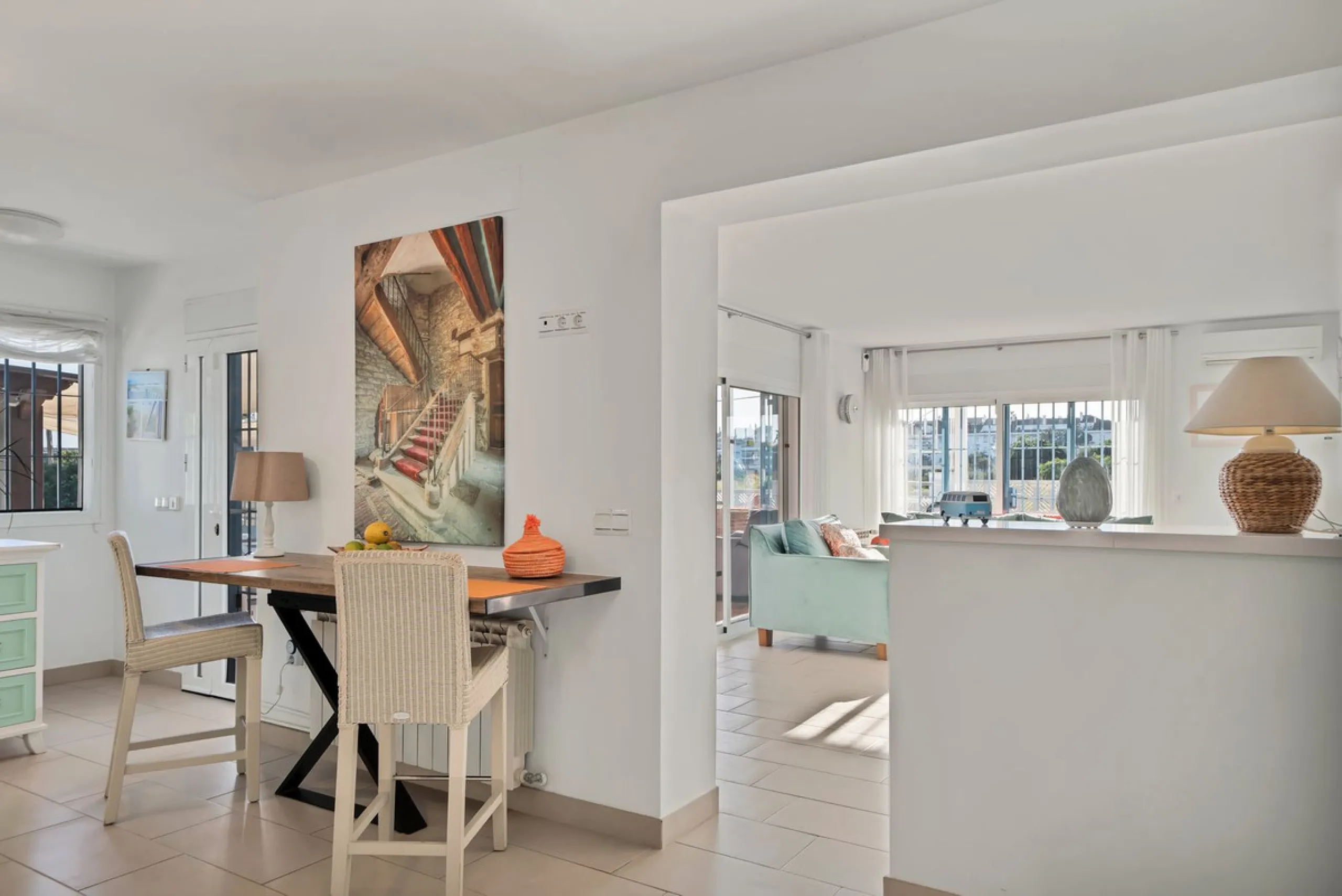 We are proud to represent this exclusive elegant and modern villa located beachside in the desirable area of San Pedro – The location is ideally situated within walking distance to the centre of San Pedro, which is full of fabulous bars & restaurants, the