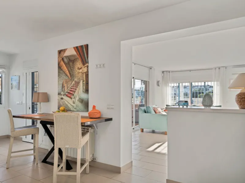 We are proud to represent this exclusive elegant and modern villa located beachside in the desirable area of San Pedro – The location is ideally situated within walking distance to the centre of San Pedro, which is full of fabulous bars & restaurants, the