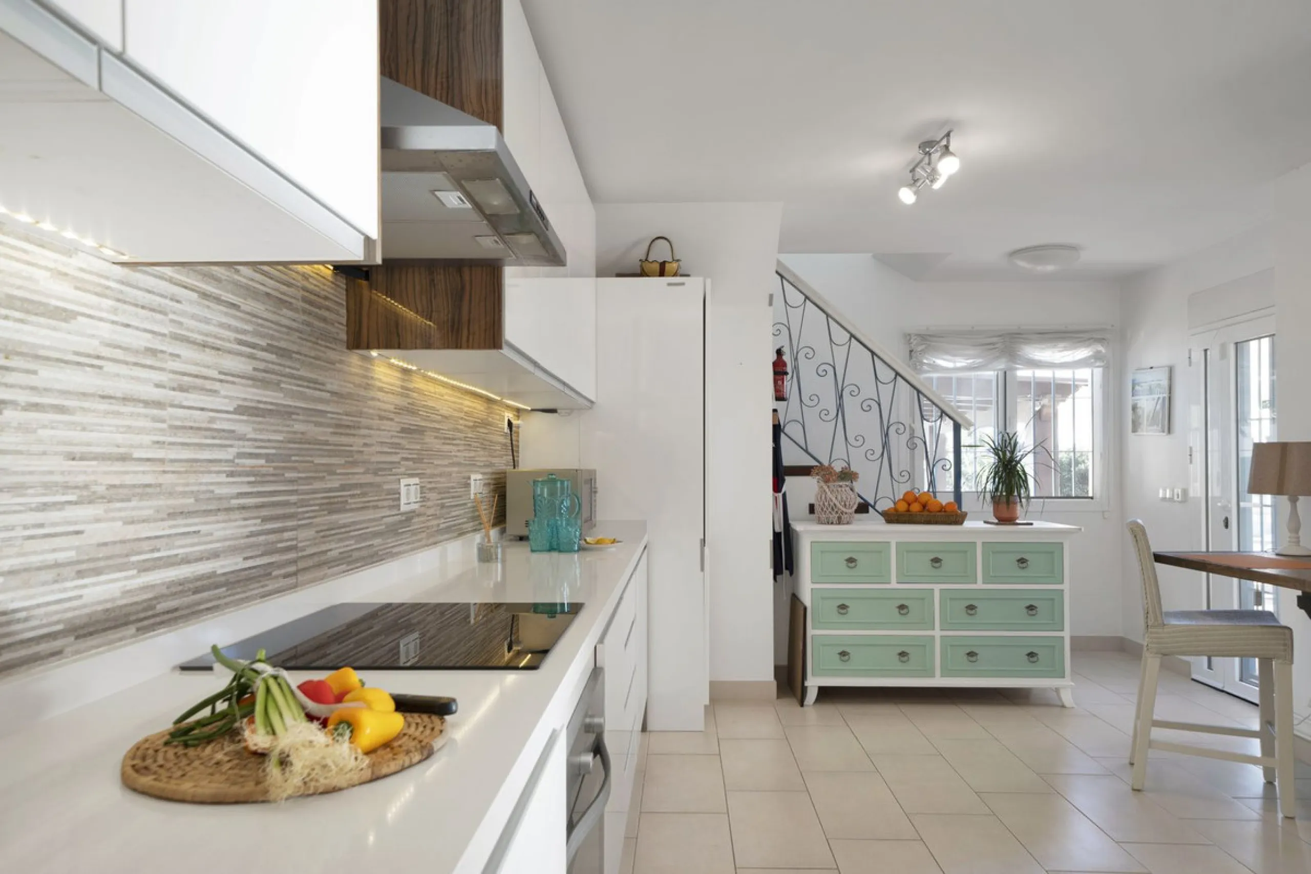 We are proud to represent this exclusive elegant and modern villa located beachside in the desirable area of San Pedro – The location is ideally situated within walking distance to the centre of San Pedro, which is full of fabulous bars & restaurants, the