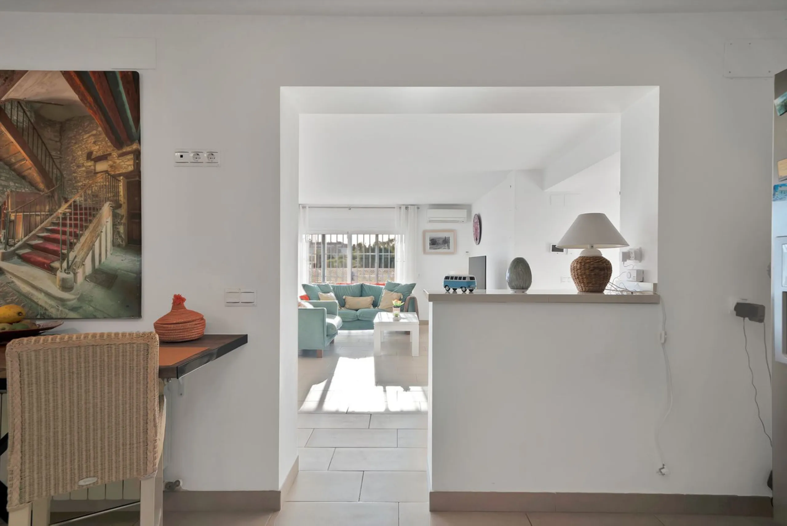 We are proud to represent this exclusive elegant and modern villa located beachside in the desirable area of San Pedro – The location is ideally situated within walking distance to the centre of San Pedro, which is full of fabulous bars & restaurants, the