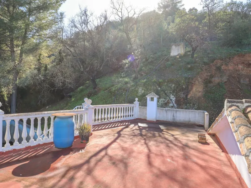 House - Finca - Cortijo в продаже в Guaro, Málaga. В доме 2 спален и 1 ванных комнат. Площадь дома 72 м². Площадь участка 36000 м²