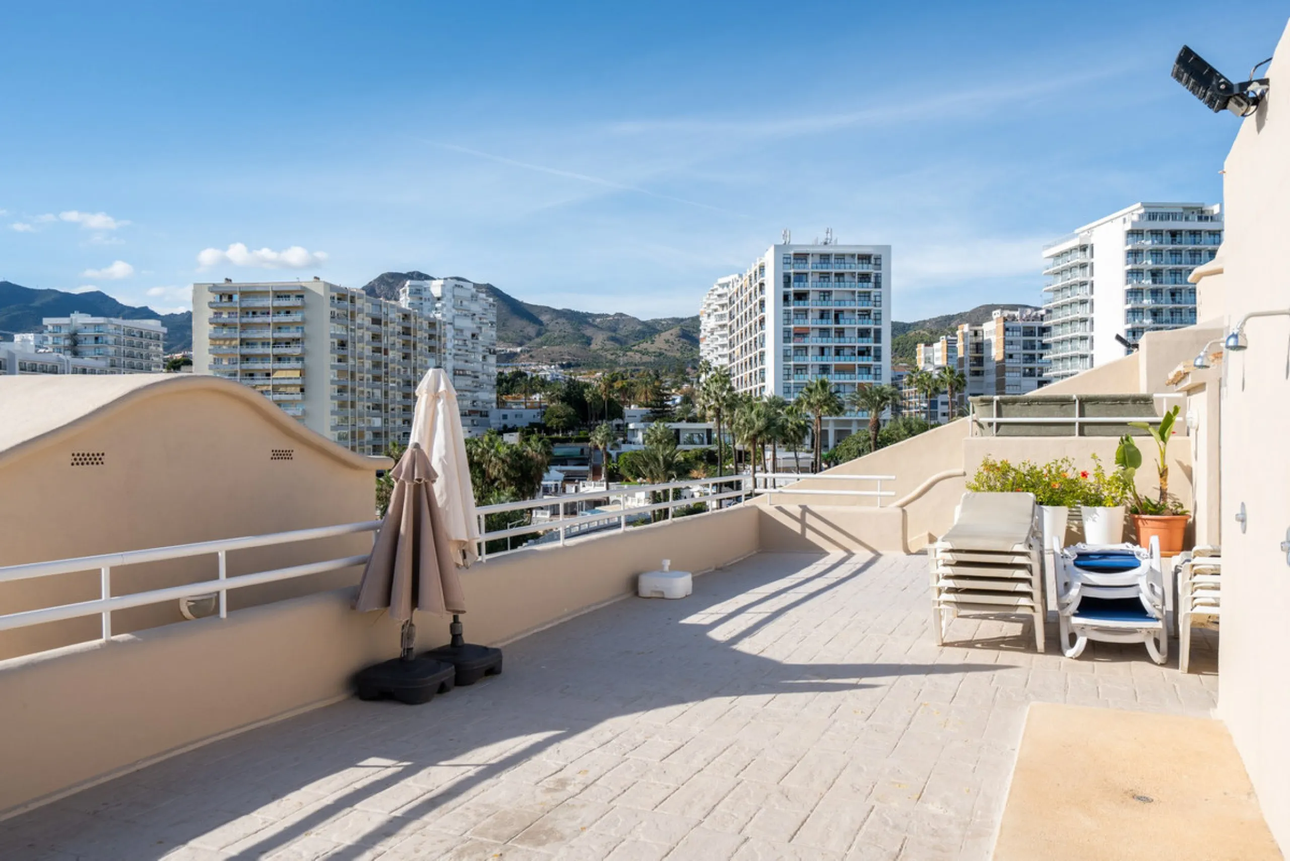 Apartment - Penthouse Duplex в продаже в Benalmadena, Málaga. В доме 3 спален и 3 ванных комнат. Площадь дома 181 м²